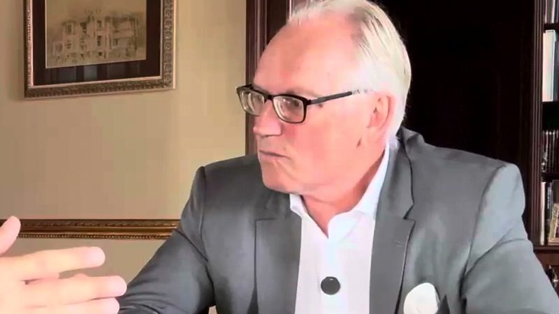 Dr. Thomas Borer im Gespräch mit Daniel Stricker